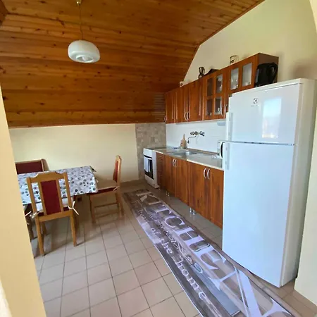 Three-bedroom In I *