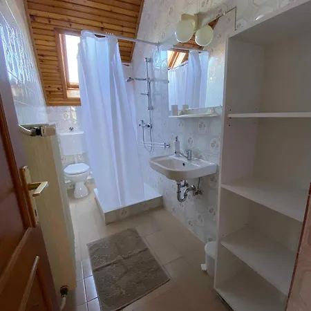 Daire Three-bedroom In I Gyenesdiás